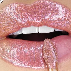 Winky Lux chandelier gloss. Star shakes